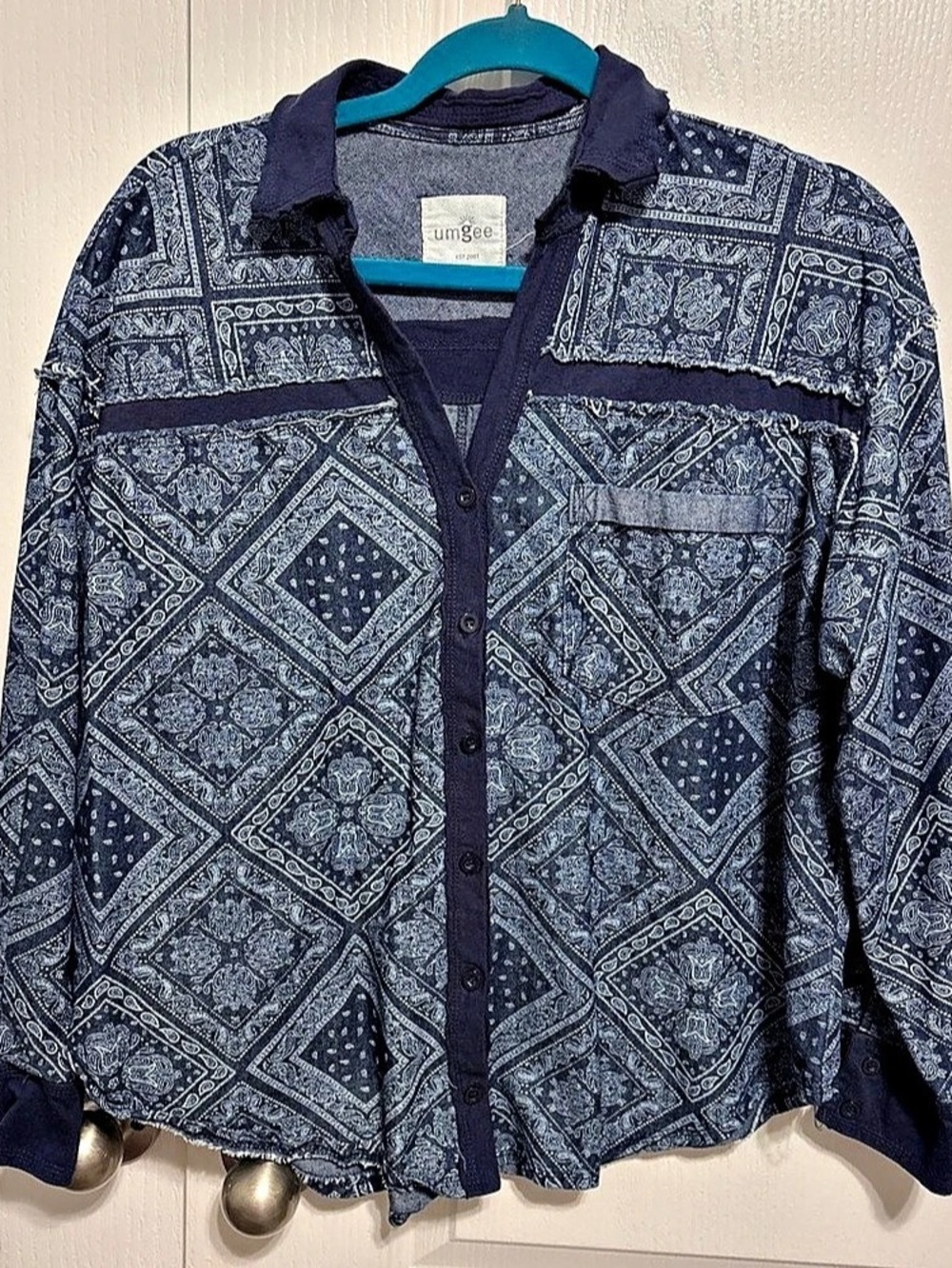 Umgee Paisley Button Down Shirt in Blue & White Size Small